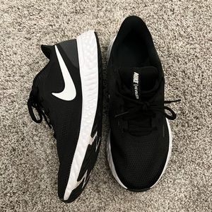 Nike Revolution Mens - 9 Wide